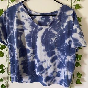 Blue and white tie-dyed cropped tee